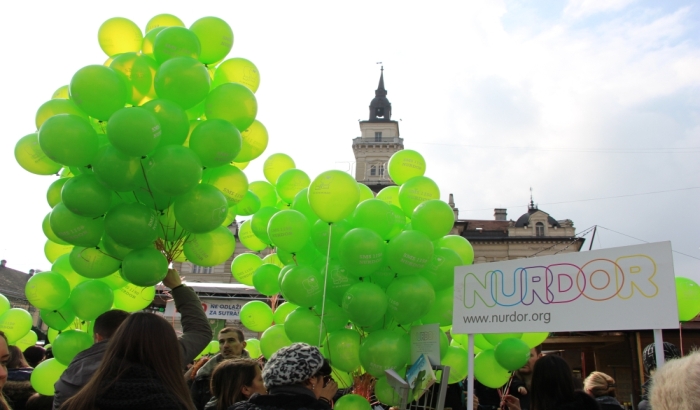 VIDEO, FOTO: Novosađani pustili u vazduh balone u čast bolesne dece