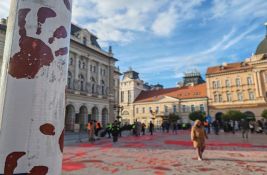 FOTO, VIDEO Komemorativni skup za mesec dana od tragedije: Crveni Trg slobode i tišina