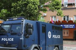 Četvrti dan napetosti na Kosovu: Kfor kontroliše zgrade opštine u Zvečanu, i danas protest građana