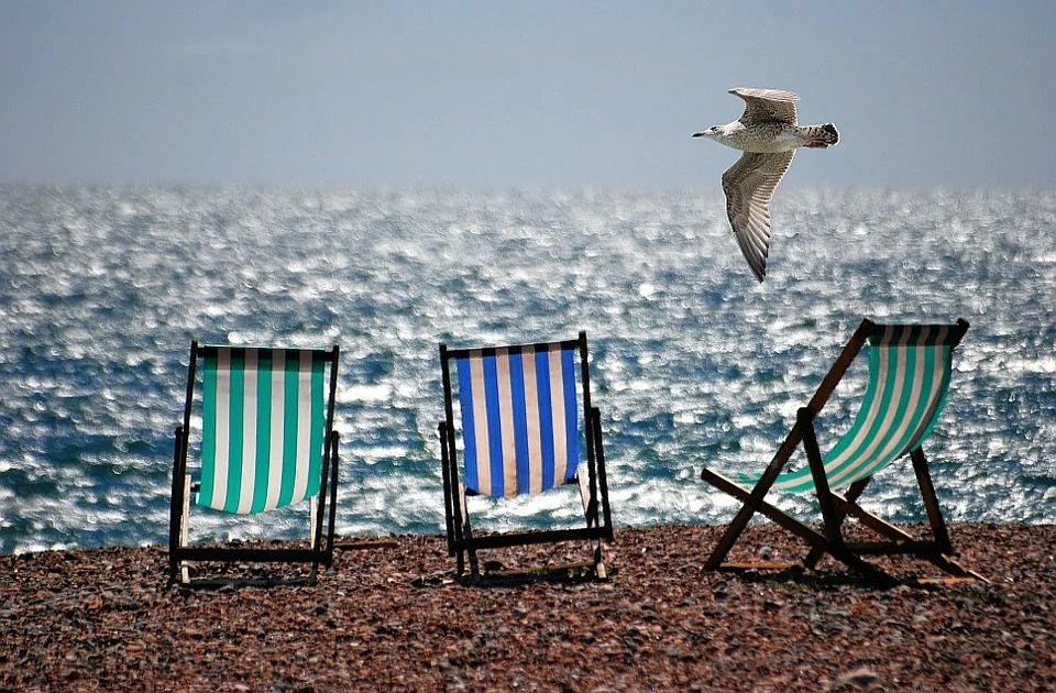 Grčka menja pravila za ležaljke i suncobrane: Nema više "zabranjenih" plaža