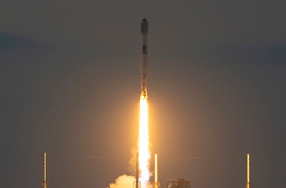 "Spejs iks" lansirao raketu: Misija za dva astronauta koja su devet meseci na Međunarodnoj stanici "Spejs iks" lansirao raketu: Misija za dva astronauta koja su devet meseci na Međunarodnoj stanici