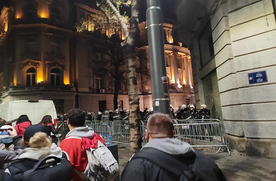 FDU objavio kraj skupa u Beogradu i zatražio od građana da napuste prostor ispred Skupštine 