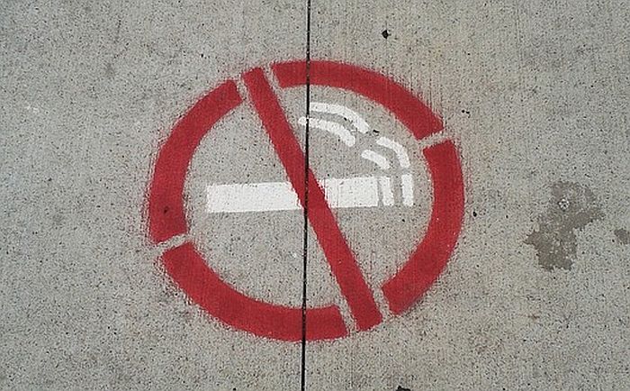 Španska pokrajina zabranila pušenje na javnim mestima zbog korone
