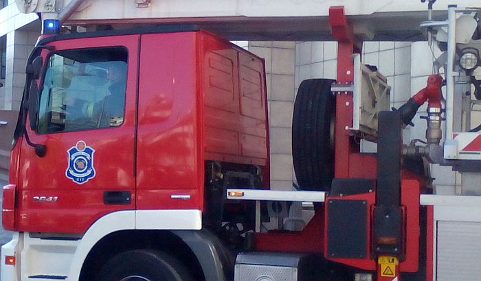 Muškarac poginuo u požaru u stanu na Čukarici