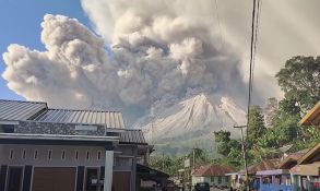 VIDEO: Proradio vulkan u Indoneziji, obližnja sela prekrivena pepelom