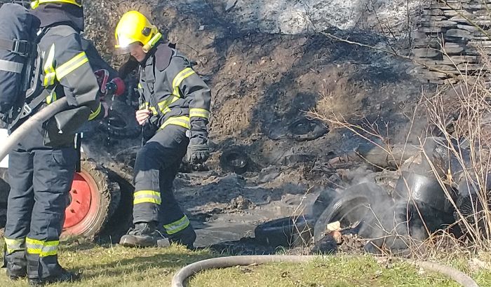 FOTO, VIDEO: Ugašen požar iza Lidla, gorele gume