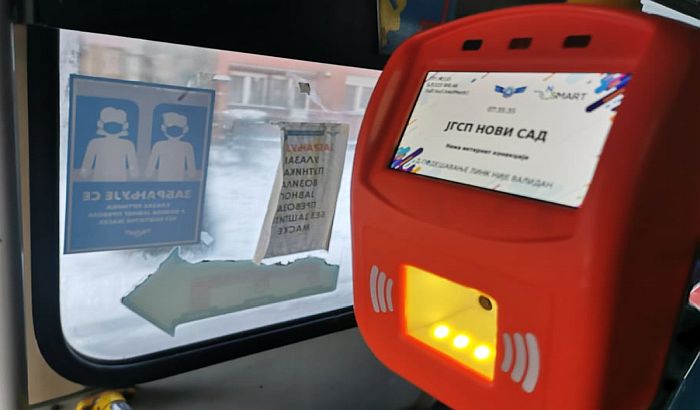 "Pametno" plaćanje u novosadskim autobusima još uvek nije potpuno zaživelo, validatori uskoro u svim vozilima