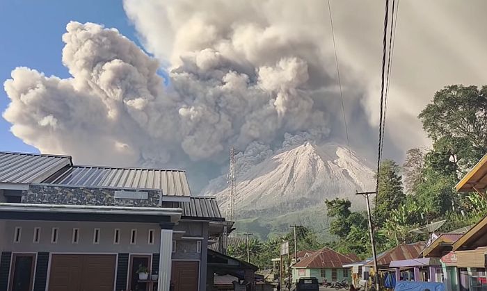VIDEO: Proradio vulkan u Indoneziji, obližnja sela prekrivena pepelom