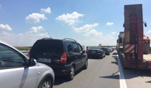 Teretnjaci na Horgošu čekaju pet sati
