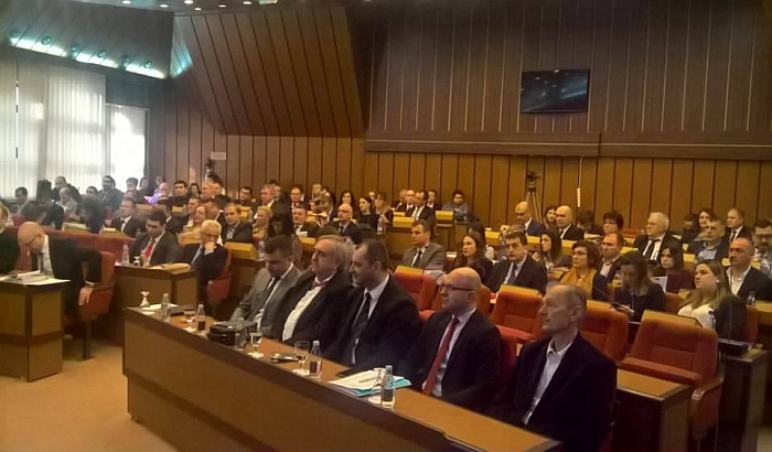 Odbornici u petak o radu novosadskih preduzeća i ustanova Odbornici u petak o radu novosadskih preduzeća i ustanova