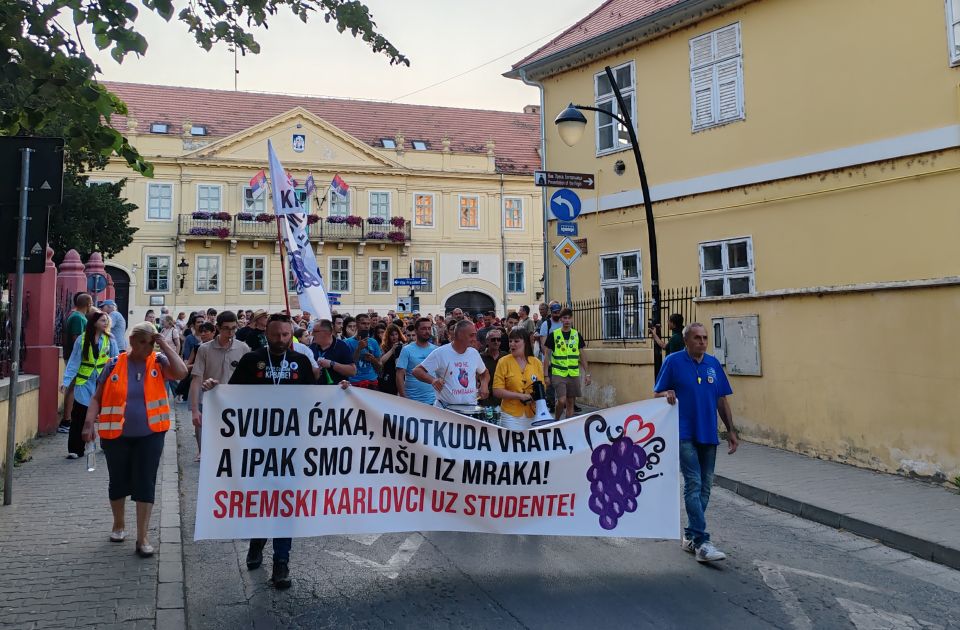 FOTO, VIDEO Protest u Sremskim Karlovcima: Podsetnik na borbu studenata i 