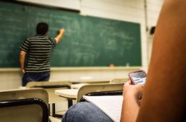 Italija uvela zabranu mobilnih telefona u srednjim školama