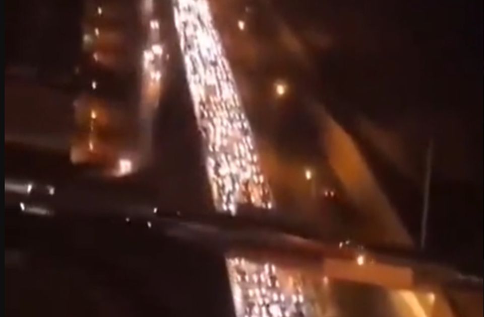 VIDEO Ogromne gužve na izlazu iz Teherana: Stanovnici glavnog grada Irana beže od bombi Izraela
