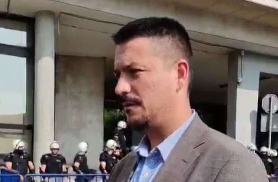 Advokat studenta privedenog ispred Skupštine grada: Saslušan kao građanin, policajac ga udario