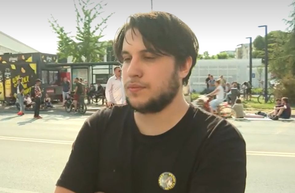 Student o intervenciji policije ispred Skupštine: Udaren sam pesnicom u oko, pendrekom u prepone