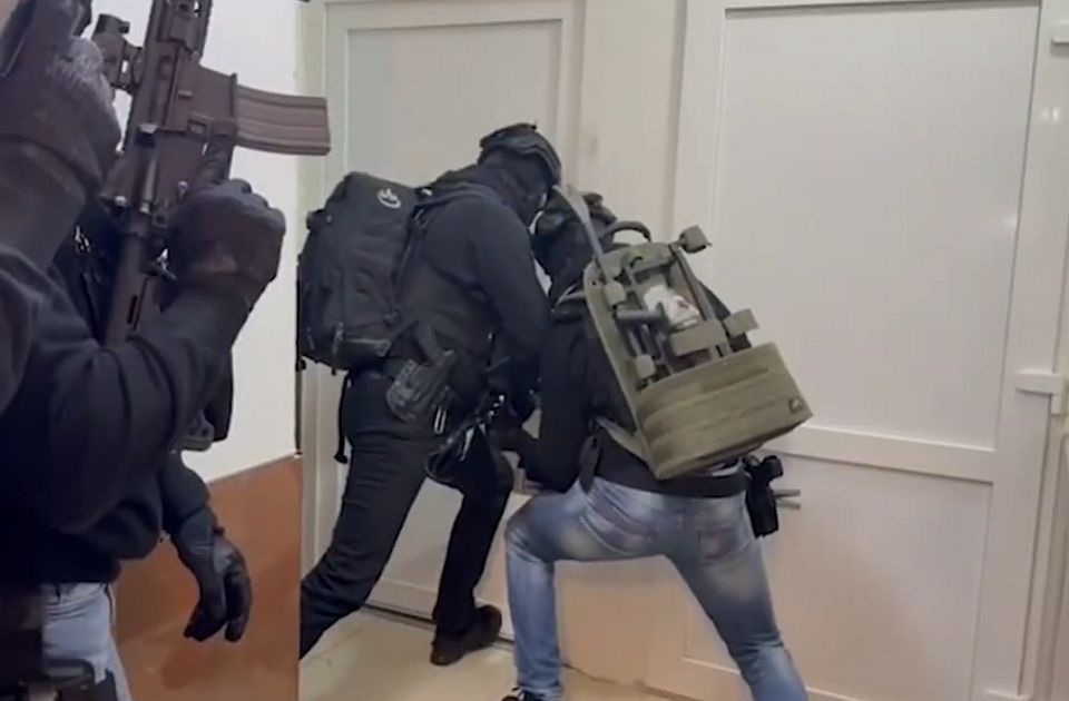 VIDEO: Devetoro uhapšeno zbog šverca 70 migranata od Beograda do Subotice