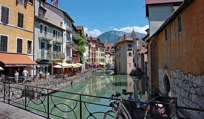 Broj preminulih od virusa korona u Francuskoj veći za 131