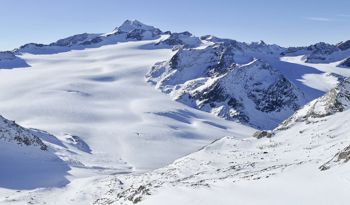 Probijen put kroz sedam metara visok sneg u Alpima