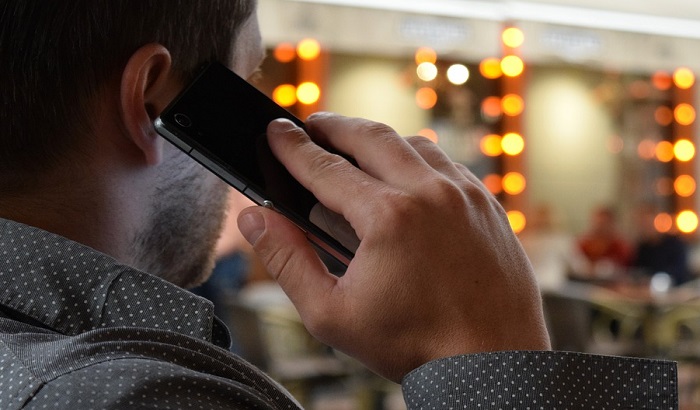 Litvanija usvojila zakon o kazni za pričanje na telefon tokom prelaska ulice