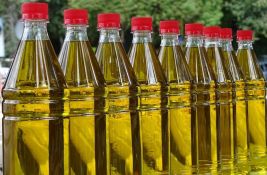 Cena ulja premašila 200 dinara, za prosečnu platu 84 litra manje nego godinu pre