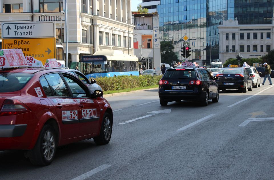 Da li taksisti voze kovid pozitivne građane?