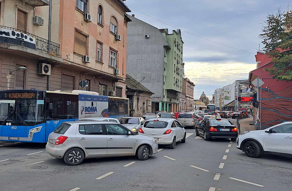 Radari, patrole, sudar u Jovana Subotića: Šta se dešava u saobraćaju u Novom Sadu