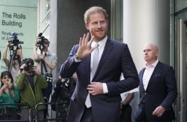 Princ Hari dobio sudski spor: Tabloid mora da mu plati 163.000 evra odštete 