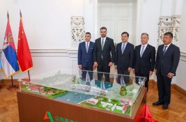 Pešačko-biciklistički most u Novom Sadu: Idejna rešenja jedno, kineska maketa drugo