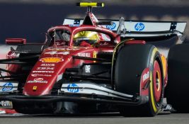 Hamilton kažnjen, trku u Singapuru završio na osmom mestu