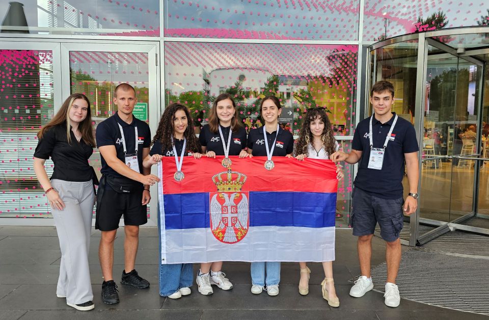 Tri medalje za Srbiju na Evropskoj olimpijadi iz informatike za devojke