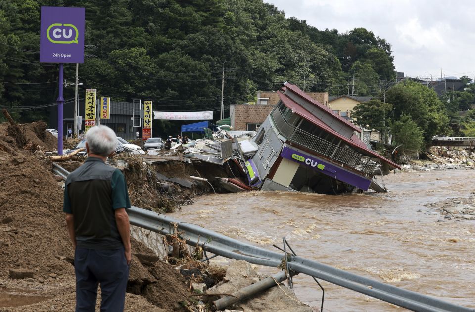 Monsunske kiše U Južnoj Koreji pokrenule klizišta i odrone: Poginulo 14, a nestalo 12 osoba