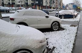 FOTO: Prvi ovosezonski sneg u Novom Sadu, putevi prohodni