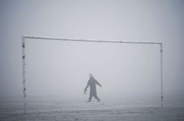 VIDEO: Aerodromi u Londonu obustavili i odložili letove zbog snega, leda i magle