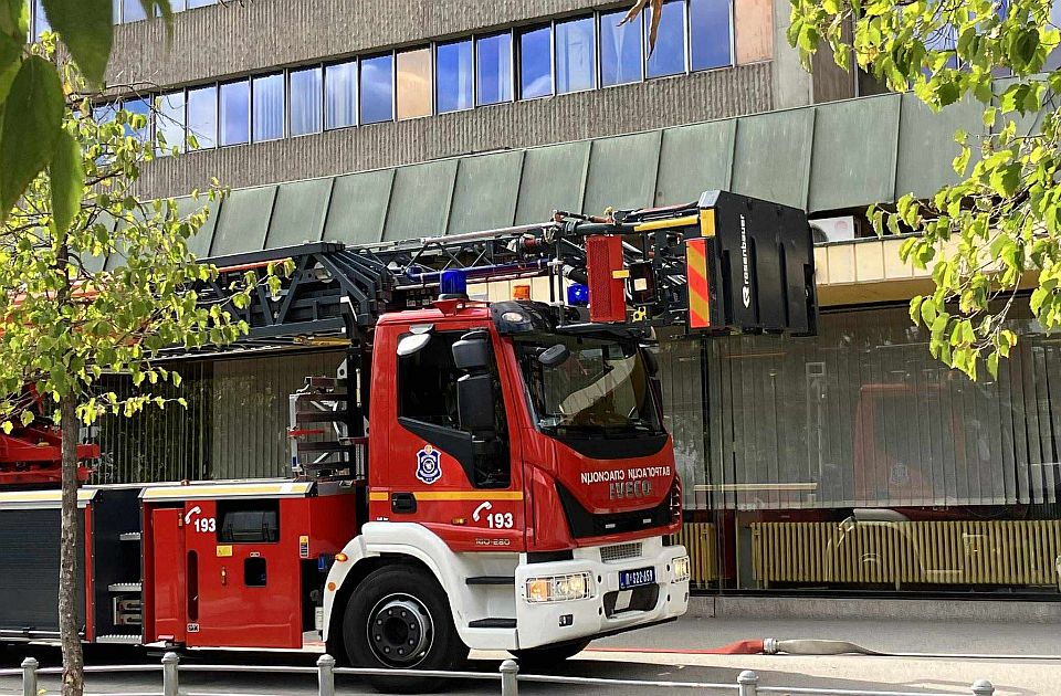 VIDEO: Ugašen požar u zgradi Elektrovojvodine