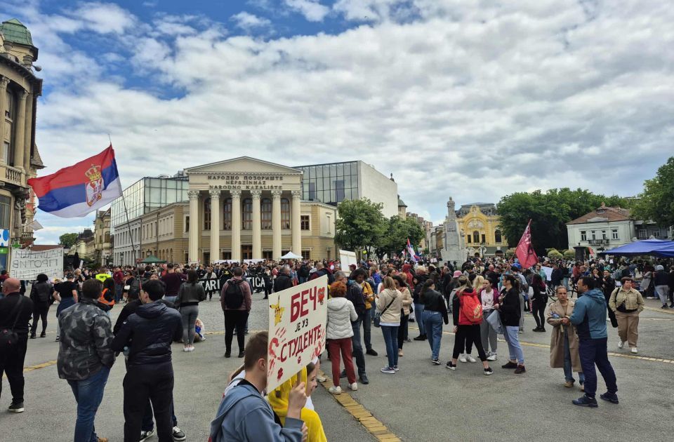 VIDEO: Subotičani ponovo simbolično "dezinfikovali" ulice nakon SNS skupa, Bačulov dobio zahvalnicu
