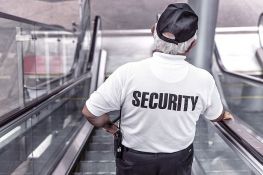 Tržište privatnog obezbeđenja u Srbiji: Zloupotreba licenci i manipulisanje cenom rada 