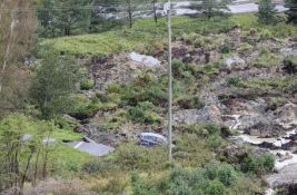 FOTO Rupa od pola kilometra na auto-putu u Švedskoj: Padali automobili i autobus, troje povređeno