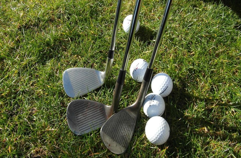 Najmanje pet osoba poginulo u požaru u fabrici loptica za golf na Tajvanu