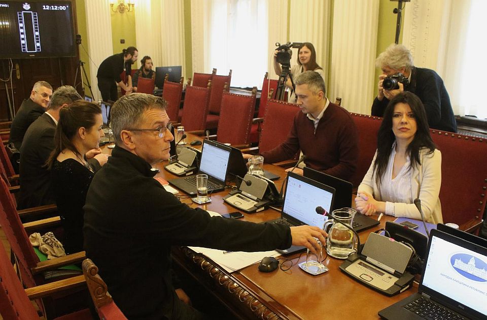 Poslanici vlasti izbegli sednicu skupštinskog odbora i diskusiju o litijumu
