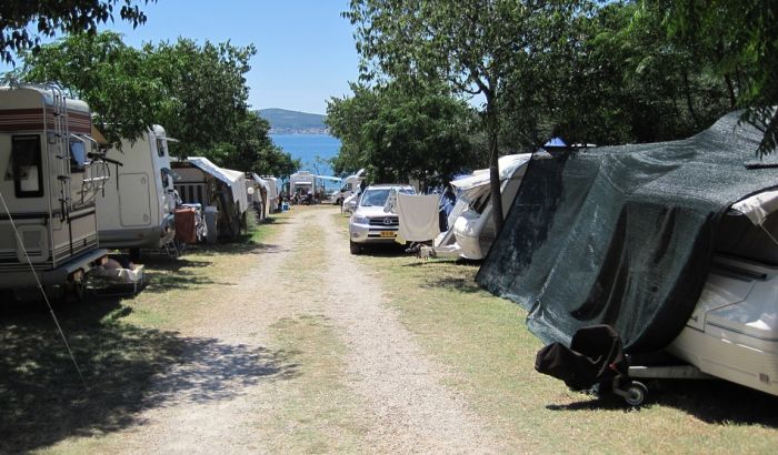 Evakuisano 2.000 turista u Francuskoj zbog dojave o bombi