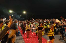 FOTO, VIDEO Dočekani studenti koji su peške iz Pomoravlja došli u Novi Sad na sutrašnji protest
