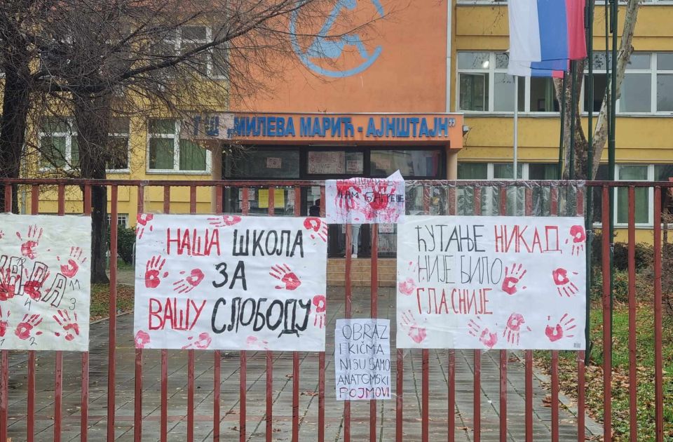 Vlada traži od ministarstva da izmeni školski kalendar kako bi se nadoknadila nastava 