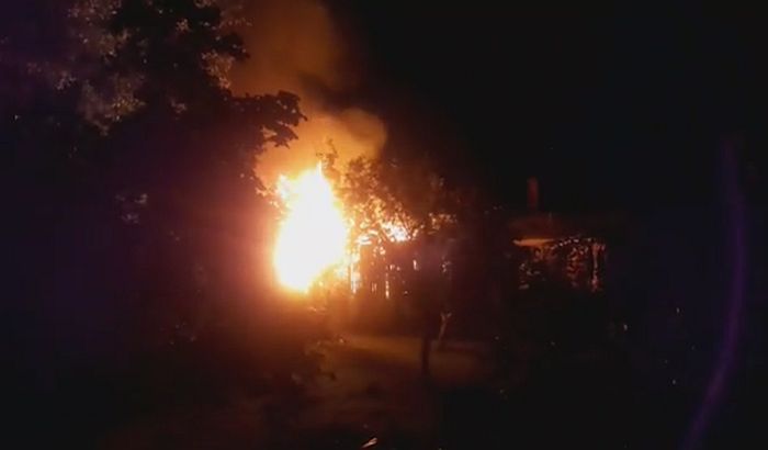 VIDEO: Gori napuštena baraka na Adicama