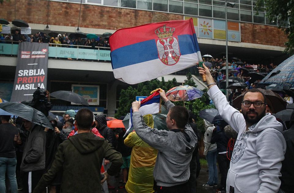 Brnabić o policiji koja je bila "nevidljiva" na protestu: MUP nije reagovao da se to ne zloupotrebi