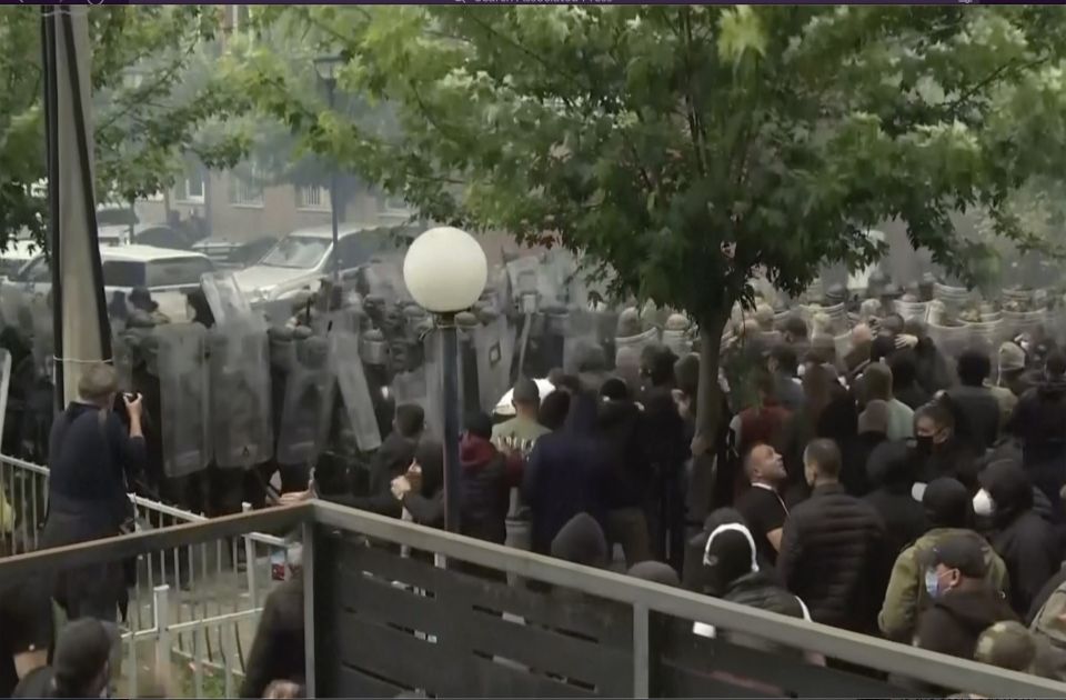 VIDEO: Pogledajte snimak nasilja sa severa Kosova - pucnjava i suzavac