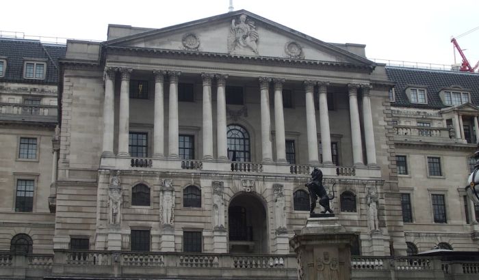 Engleska banka podigla kamatu prvi put za 10 godina