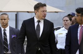 Tesla isplatila Ilonu Masku 