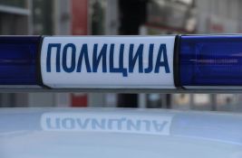 Totalno pijan prvo udario u parkirana kola, a onda i u policijsko vozilo koje je krenulo na uviđaj