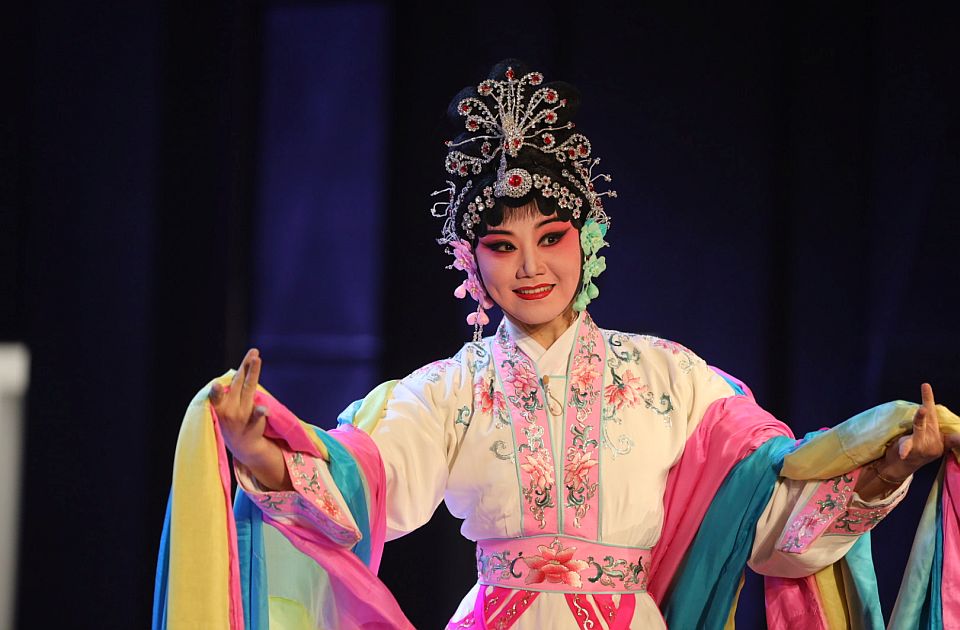 FOTO: Nastupom kineske operske trupe počelo obeležavanje kineske Nove godine u Novom Sadu