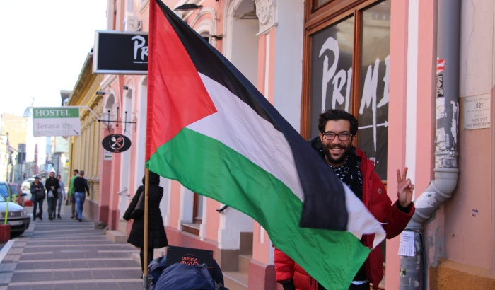 FOTO: Tokom šetnje od Švedske do Palestine, Benjamin Ladra svratio i u Novi Sad